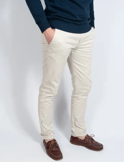 Tommy Hilfiger 1985 Bleecker Slim Fit Chino | Bleached Stone