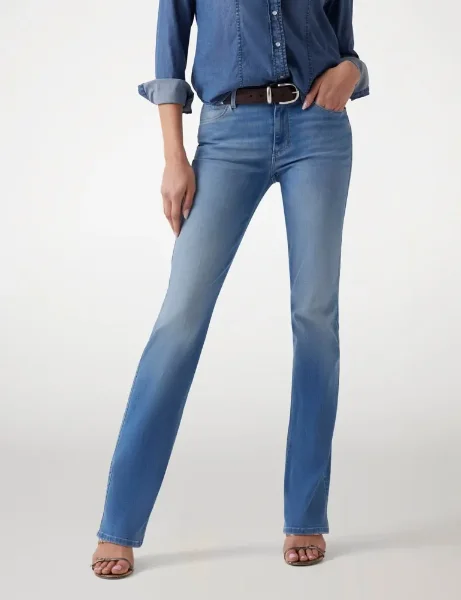 Guess Women's Sexy Straight Fit Stretch Jean | Light Blue Guess Women's Sexy Straight Fit Stretch Jean | Light Blue
